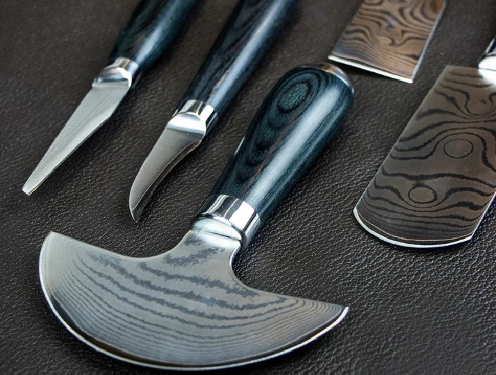 BŐRDÍSZMŰVES SZERSZÁMOK