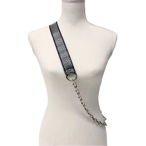 Leopárd mintás, fekete-fehér táskapánt lánccal, nikkel
