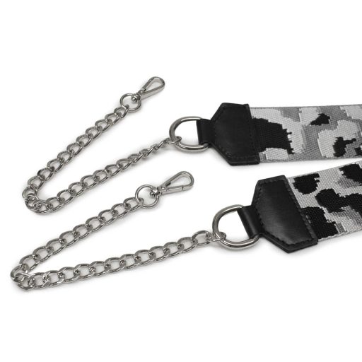 Leopárd mintás, fekete-fehér táskapánt lánccal, nikkel