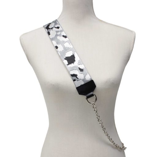 Leopárd mintás, fekete-fehér táskapánt lánccal, nikkel
