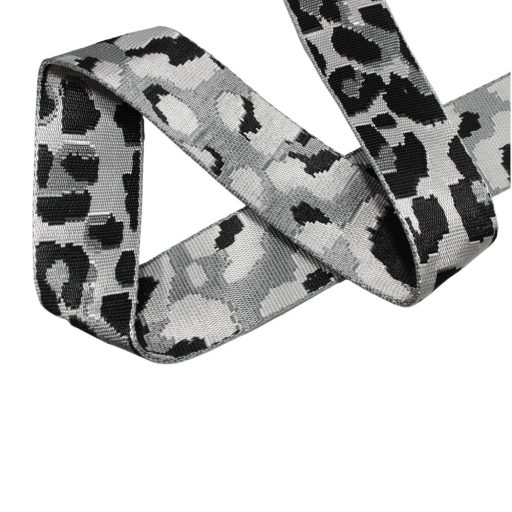 Leopárd mintás, fekete-fehér táskapánt lánccal, nikkel