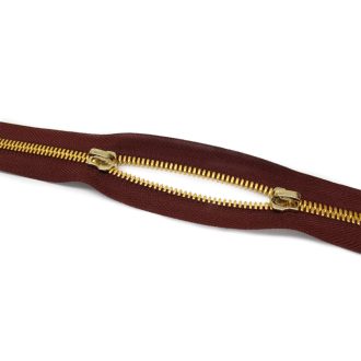 Polírozott YKK cipzár, arany fogakkal, bordó, T5